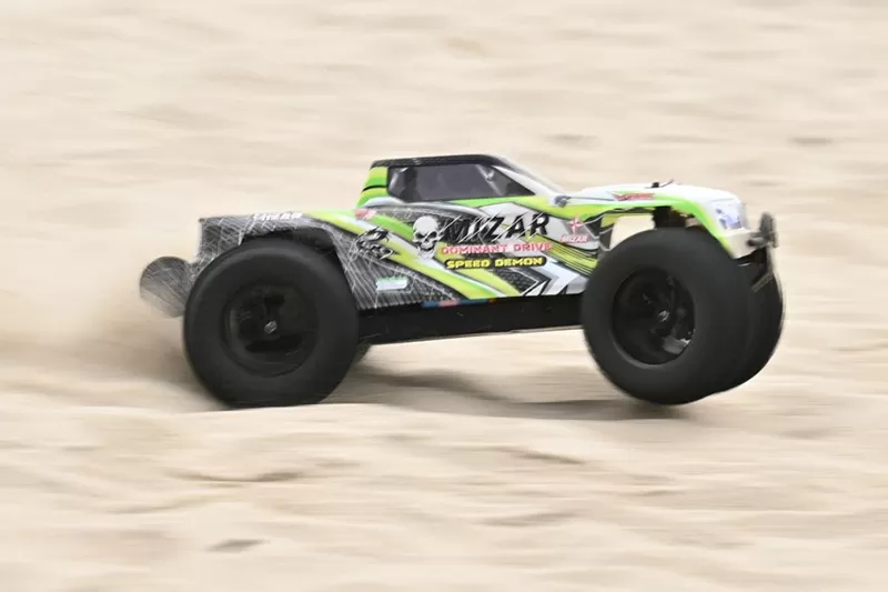 10スケール4WDオフロード電気RCトラック2.4Gブラシレス高速RTR # RH1072