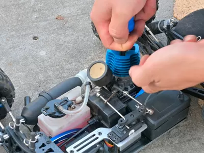VRX RC Nitro車のNitro RCエンジン始動方法: エンジンに適したテクニックを選択する