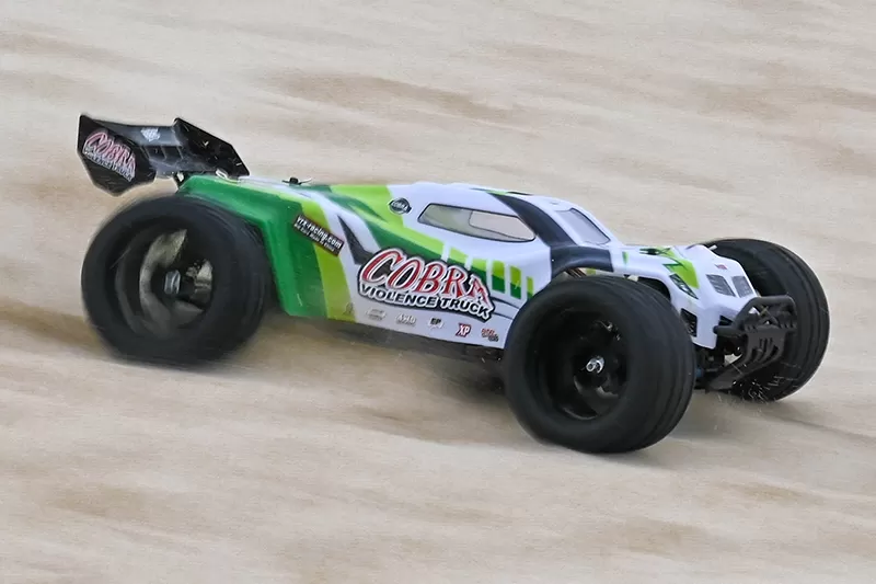 8スケール4WDオフロード電気RCトラギー2.4Gブラッシング高速RTR # RH817