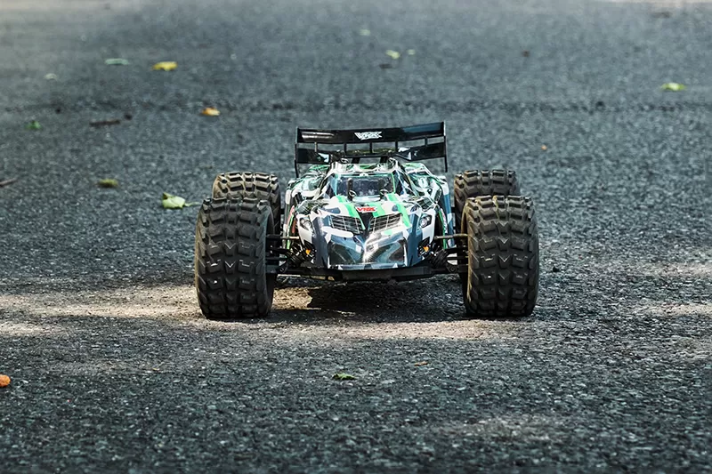8スケール4WDオフロード電気RCトラギー2.4Gブラシレス高速RTR # RH818