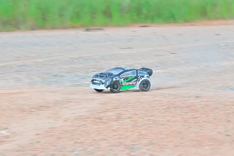 16スケール4WDオフロード電気RCラリー2.4Gブラシレス高速RTR # RH1612
